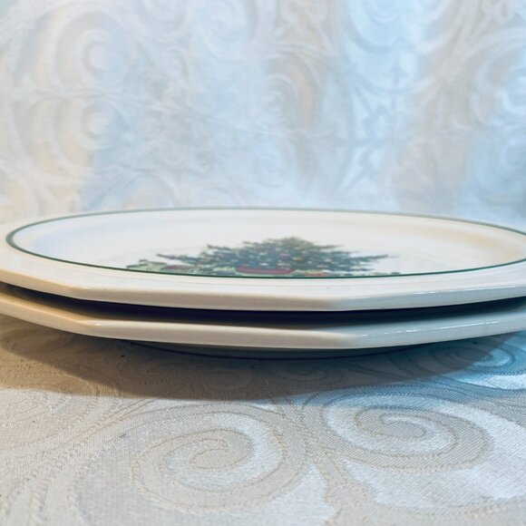 (2) VNTG PFALTZGRAFF CHRISTMAS HERITAGE 10.25" Dinner Plates Retired EUC - Picture 3 of 3